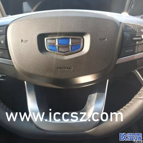 白色战靴王祖贤文轩：探讨这位经典影星在时尚界的独特风格与影响力，展现她如何通过服饰表达个性