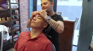 啊 用力 嗯 轻一点～按摩师，这句话表达了顾客在接受按摩时的感受与需求，既希望按摩师能够施加适当的力度，又渴望享受到舒适和放松的体验