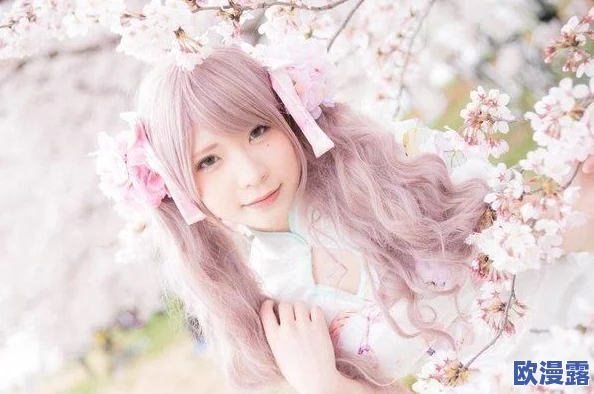 白丝校花被狂揉大胸照片，展现了青春少女的魅力与性感，引发网友热议和关注