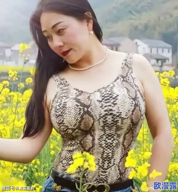 六十路垂乳熟年交尾正在播放，最新动态显示该作品在各大平台上引发热议，观众反响热烈