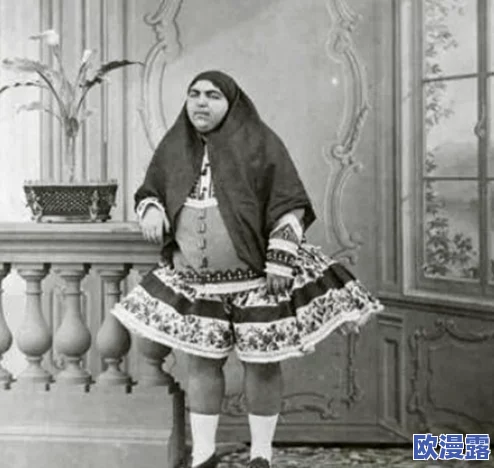 美女跪下吃男人j8免费视频引发热议，网友纷纷讨论其背后的社会现象与文化影响，相关视频平台已开始审查内容