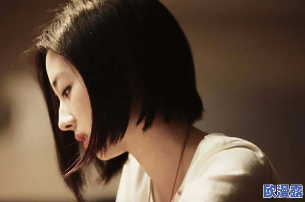 探索大尺度女同片真做的背后故事与文化影响，揭示真实情感与艺术表现