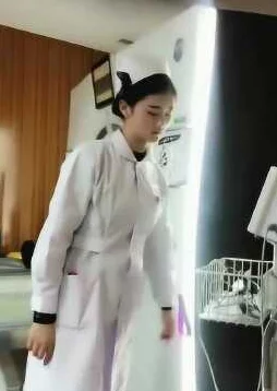 jizzjizzjizz亚洲护士：许多网友对此表示不满，认为这种内容低俗且缺乏对职业的尊重，呼吁关注护士的真实工作与贡献