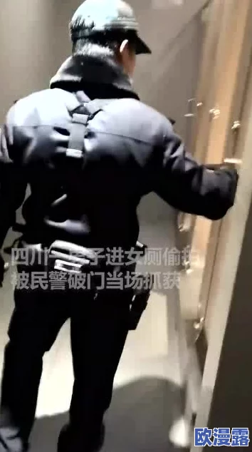 探索在线偷窥文化：制服与另类风格的独特魅力与影响