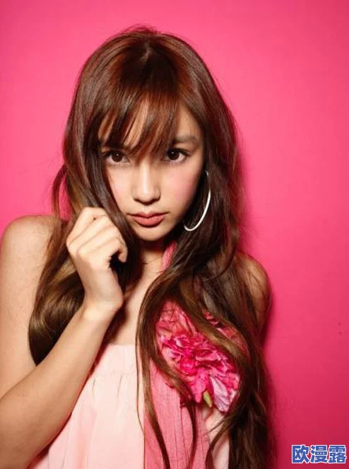 揭秘网络新潮流：美女被爆羞羞网站背后的秘密与影响，探讨其对社会文化的深远影响