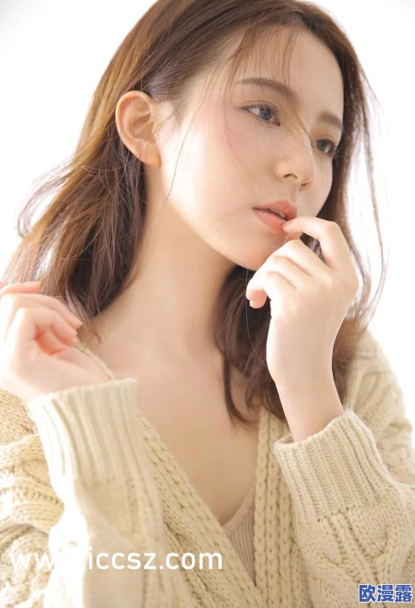 挺进绝色美妇的紧窄小肉视频,真是让人目不转睛,画面太诱惑了! 挺进绝色美妇的紧窄小肉视频,真是让人目不转睛,画面太诱惑了!