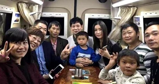 小孩儿半夜喂女神吃困吧,温馨瞬间感动无数网友,童真与偶像的奇妙互动引发热议 小孩儿半夜喂女神吃困吧,温馨瞬间感动无数网友,童真与偶像的奇妙互动引发热议