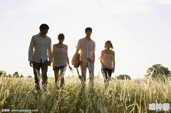 男朋友跟别人一起分享我，这让我感到无比失落与困惑，究竟是爱还是背叛？