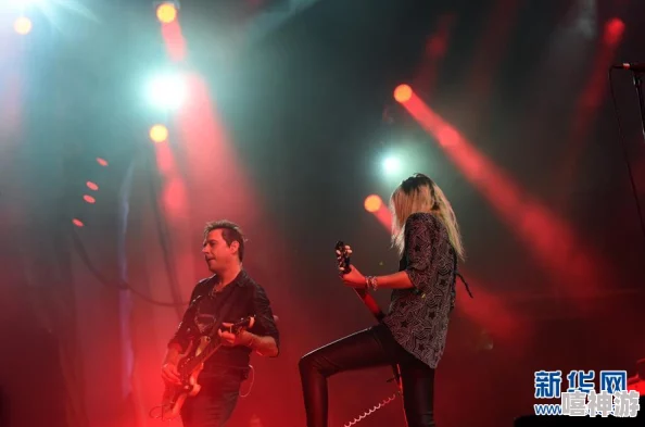 日本大妈rapper:年过六旬的她在音乐节上用饶舌表达生活智慧,赢得年轻观众热烈掌声 日本大妈rapper:年过六旬的她在音乐节上用饶舌表达生活智慧,赢得年轻观众热烈掌声