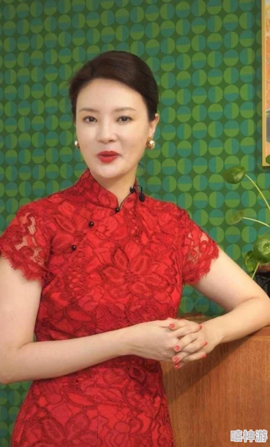 老师今天黑色双开真丝旗袍恩施,展现优雅气质与传统文化的完美结合,引发众人瞩目与赞叹 老师今天黑色双开真丝旗袍恩施,展现优雅气质与传统文化的完美结合,引发众人瞩目与赞叹