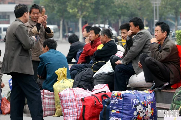 公园勾搭农民工Gay：用户评价称其情节真实感人，展现了社会边缘群体的生活与爱情困境