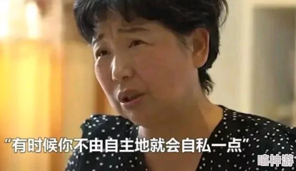 白丝女被扒，网络热议背后隐藏的真相与社会反响引发广泛讨论，网友们纷纷发表看法和态度