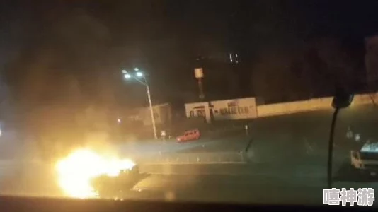 地铁逃生游戏中用于紧急脱险的榴弹种类是哪一个