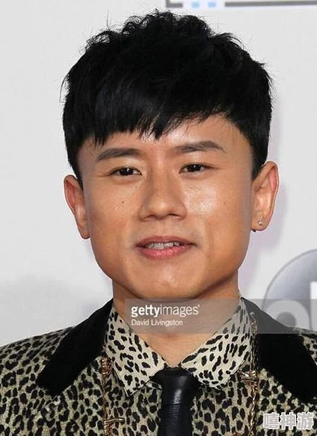 黑料专区 爆料反差：某男星被曝与多名女明星绯闻缠身，真相令人大跌眼镜