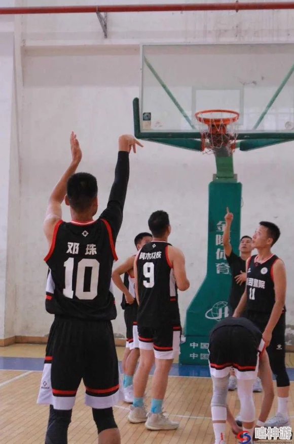 1v2三个男的是兄弟,他们在比赛中展现出无与伦比的默契和配合,令人惊叹不已 1v2三个男的是兄弟,他们在比赛中展现出无与伦比的默契和配合,令人惊叹不已