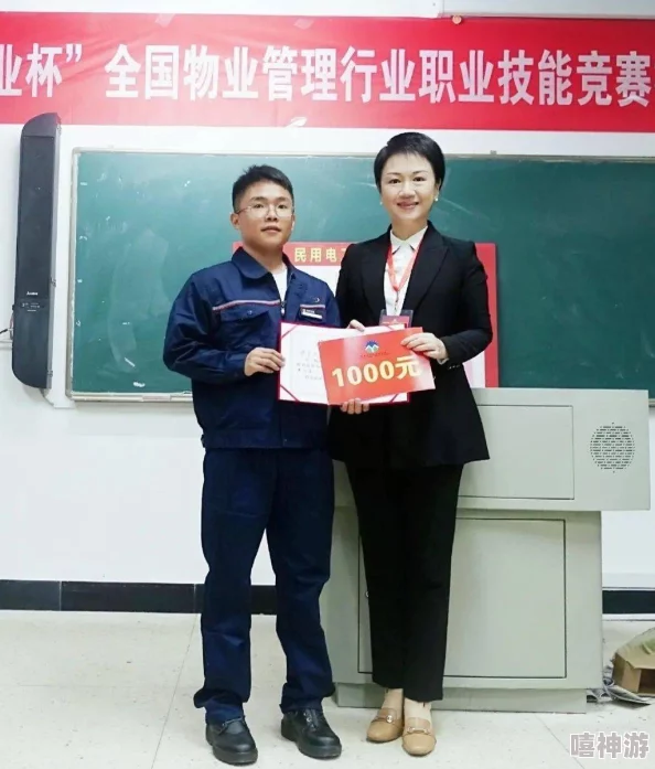 物业电工老赵和刘梦刘香:传闻两人私下关系密切,竟然一起参加了神秘聚会引发邻里热议! 物业电工老赵和刘梦刘香:传闻两人私下关系密切,竟然一起参加了神秘聚会引发邻里热议!