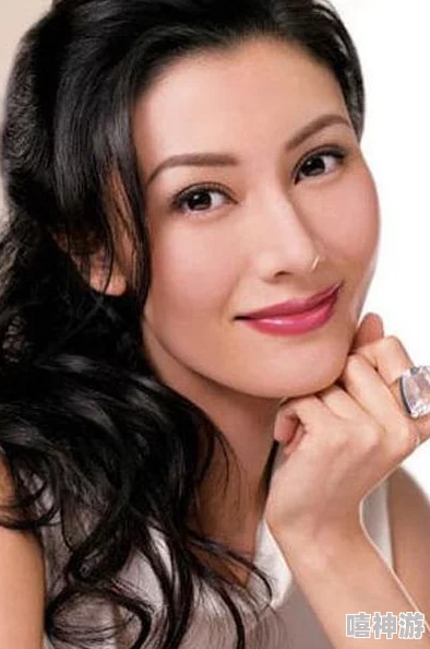 海角乱仑:某女星与富商绯闻曝光,疑似背后潜规则纷扰不断 海角乱仑:某女星与富商绯闻曝光,疑似背后潜规则纷扰不断