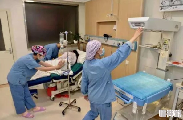 二人生孩子全程无被子，医院环境引发热议，网友纷纷讨论产房条件与母婴安全问题