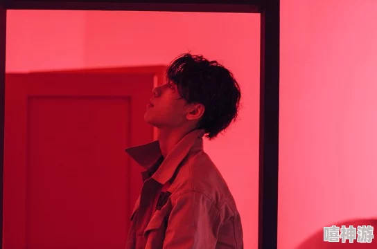 麻花传剧原创mv在线看高清，演员私下关系曝光，引发粉丝热议与猜测！