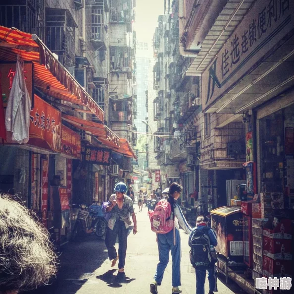 在繁华都市中，城中村刚从外面回来的两百元带来的温暖与希望让人感慨万千