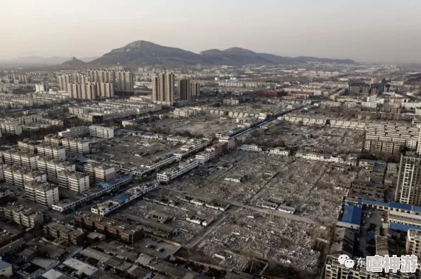 在繁华都市中，城中村刚从外面回来的两百元带来的温暖与希望让人感慨万千