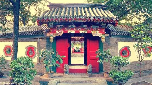 怡春院免费,传闻背后竟隐藏着神秘富豪的投资计划,引发网友热议与猜测! 怡春院免费,传闻背后竟隐藏着神秘富豪的投资计划,引发网友热议与猜测!