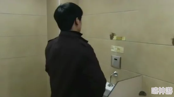 偷拍撒尿BBwBBwBBw毛,令人震惊的隐私侵犯事件引发社会广泛关注与讨论,呼吁加强个人信息保护措施 偷拍撒尿BBwBBwBBw毛,令人震惊的隐私侵犯事件引发社会广泛关注与讨论,呼吁加强个人信息保护措施