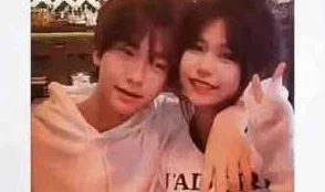 蜜桃视频www：明星私生活曝光，疑似恋情引发网友热议，背后真相令人震惊！