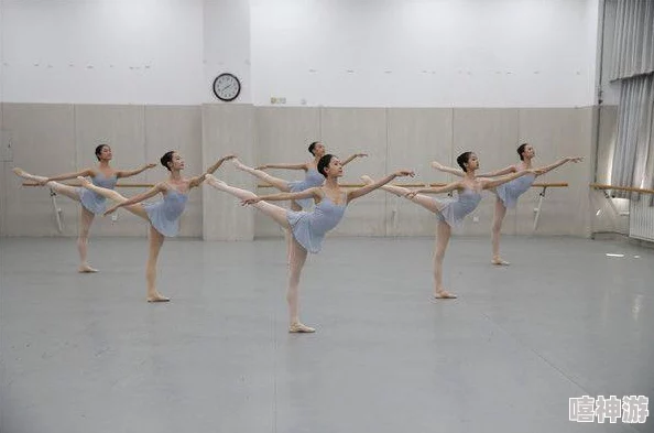 播放拔萝卜压腿舞蹈＂背后的秘密：舞者身世曝光，引发网友热议