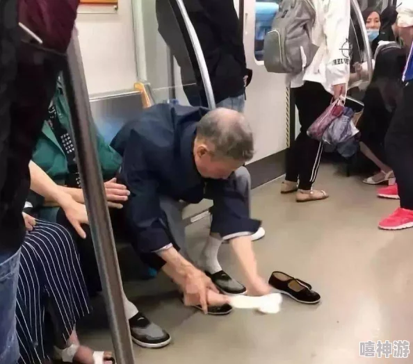 二月最新流出女厕偷拍，网友纷纷表示愤怒与无奈，呼吁加强公共场所的安全措施和隐私保护！