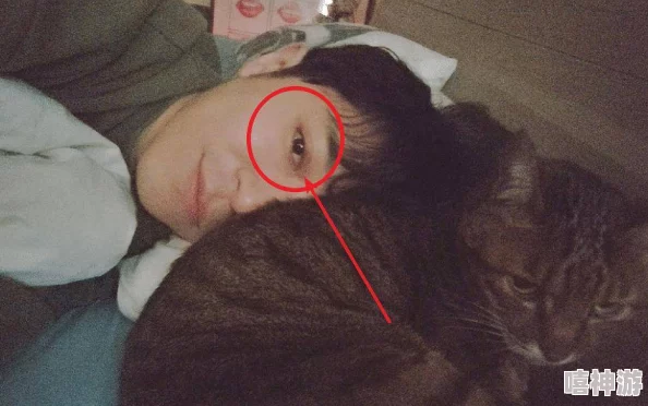 男女一起嗟嗟嗟很痛无马，网友纷纷表示：这种情感表达让人心疼，也引发了对现代爱情的深思