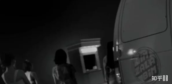 触手面包车2：传闻主创团队因灵感枯竭，曾考虑邀请知名导演重拍，引发粉丝热议与期待！