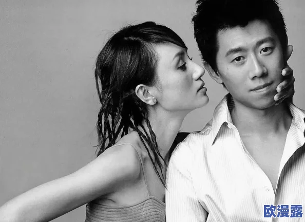 我的偶像女友雷火剑：她与神秘男星的亲密互动引发粉丝热议，背后竟藏着不为人知的故事！