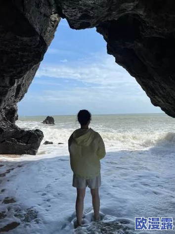 海角披风少年被曝与神秘女子热恋,细节曝光引发网友猜测 海角披风少年被曝与神秘女子热恋,细节曝光引发网友猜测