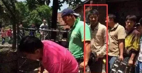 老肥逼：传闻其与知名明星私下交往，背后故事引发网友热议，真相究竟如何？
