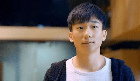 家庭1v2或1v3:某女星被曝与两男星同时绯闻,内幕曝光! 家庭1v2或1v3:某女星被曝与两男星同时绯闻,内幕曝光!
