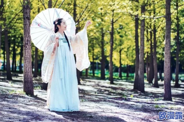 汉服全开襟啪啪做运动，传统与现代结合的时尚潮流引发年轻人热议与参与
