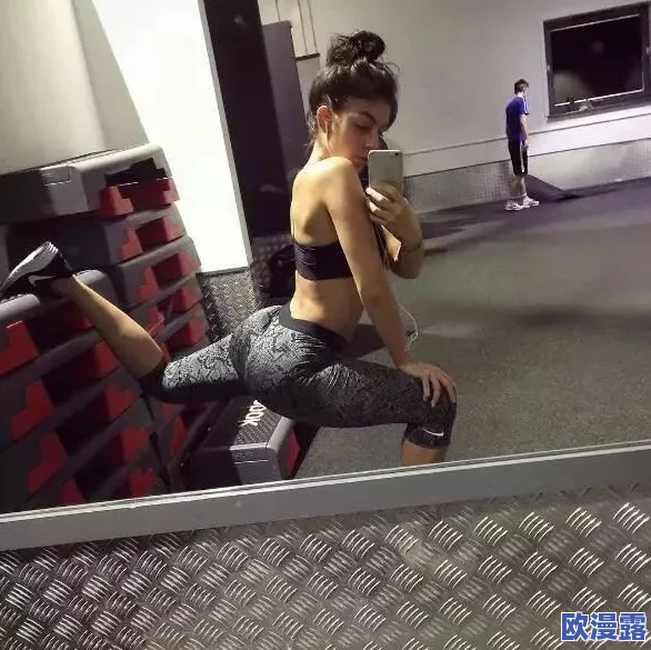 蜜臀网：明星们私下的秘密聚会曝光，竟然有这些不为人知的趣事！