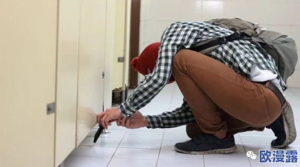 女厕近距离偷7777777，真是目无尊长、毫无顾忌的行为！