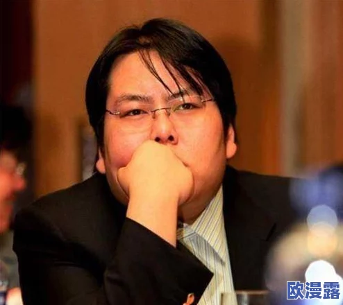 黑料网zztt：某知名明星被曝与神秘富豪秘密交往，背后真相令人震惊！