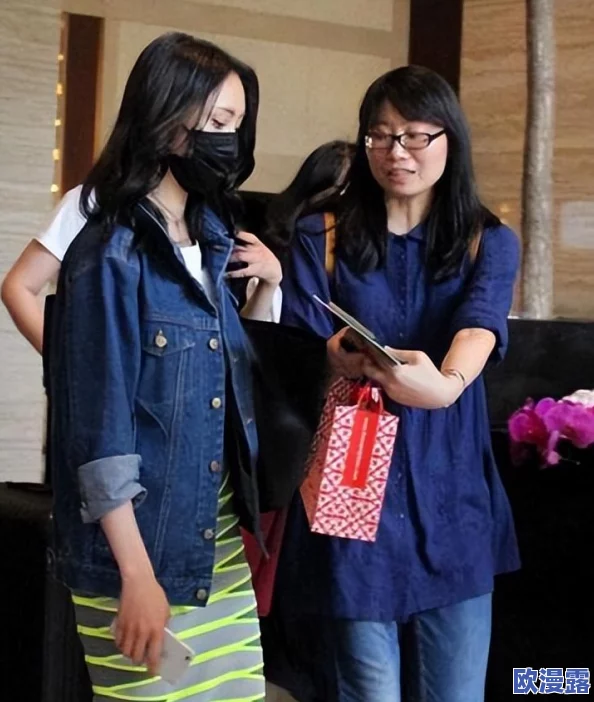 黑料网今日黑料首页网页版：某男星被拍到与女助理亲密约会，疑似婚外情曝光！