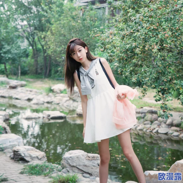 校花无力张开腿任人玩弄，背后竟隐藏着她与富二代的秘密恋情和校园里的不为人知的故事！