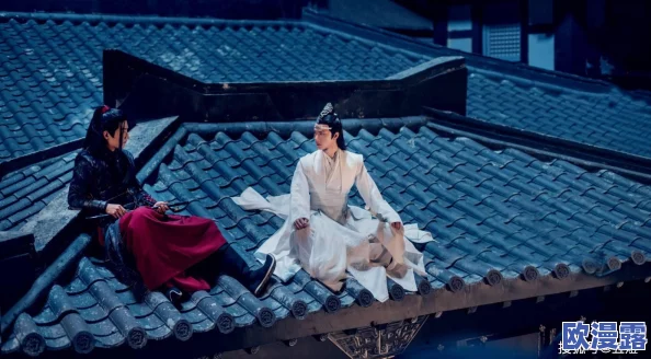 蓝忘机含魏无羡的茱萸，情感深厚再现经典场景，引发粉丝热议与共鸣