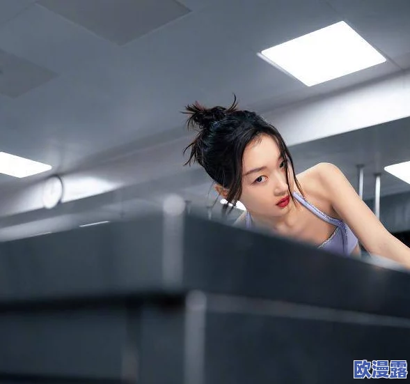 妲姬大胆人体曝光！疑似整容绯闻引发网友热议，内幕揭秘真相惊人