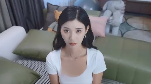 重庆美女揉BBBB搡BBBB，背后竟隐藏着她与明星的秘密恋情，引发网友热议和围观！