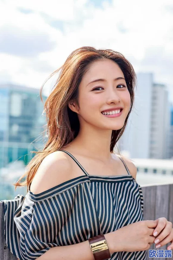 日本少妇人妻XXXXⅩ16：某知名女星被曝与多名富豪绯闻缠身，内幕揭秘！
