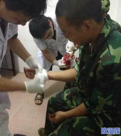 被教官在寝室里狂c，这个标题描述了一位教官在学生的寝室内进行激烈的互动，可能涉及到情感、冲突或权威的主题，引发了人们对师生关系和校园生活的思考