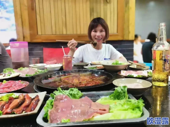沈娜娜苏清歌团圆火锅在线播放，网友热议：这场直播不仅美食诱人，更让人感受到浓厚的团圆氛围！