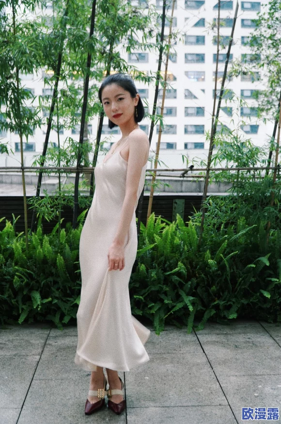 张悠雨张开双腿玉门大开，这种表现形式反映了当代艺术界对于身体与自由的关注与解读，引发了人们对身体意识的深思