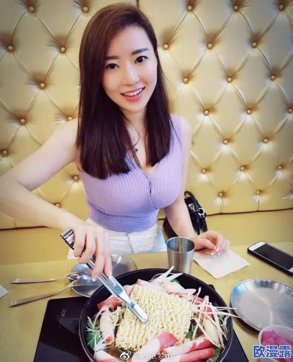 最新另类丰满美女Z0OZO，传闻与知名导演秘密约会，引发网友热议和关注！